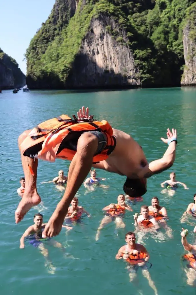 Tropical Vibes Hostel Phi Phi Don